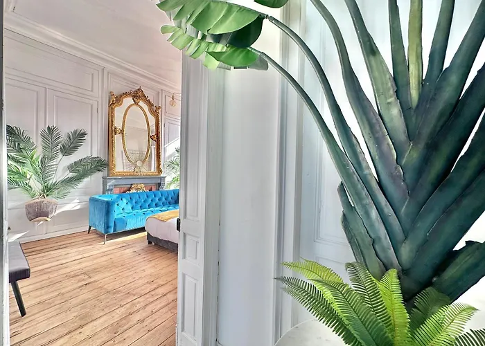 06 - Malibu Style, Private Close To Train Station, Tourcoing