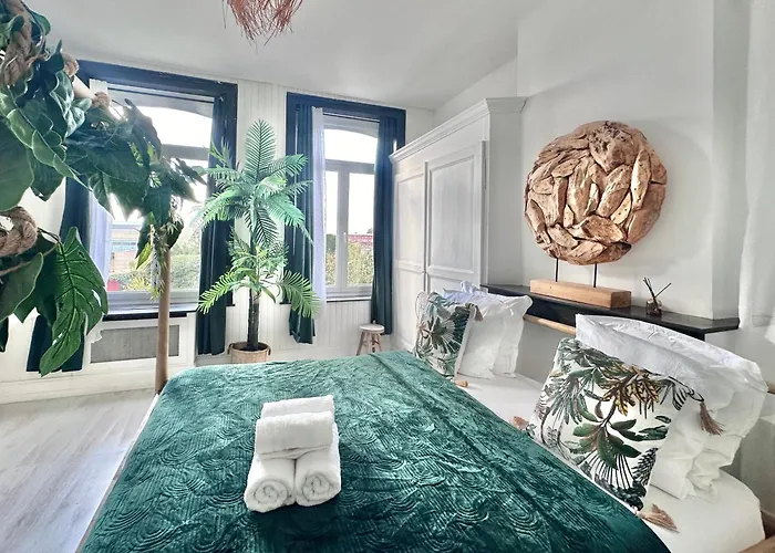 06 - Malibu Style, Private Close To Train Station, Tourcoing